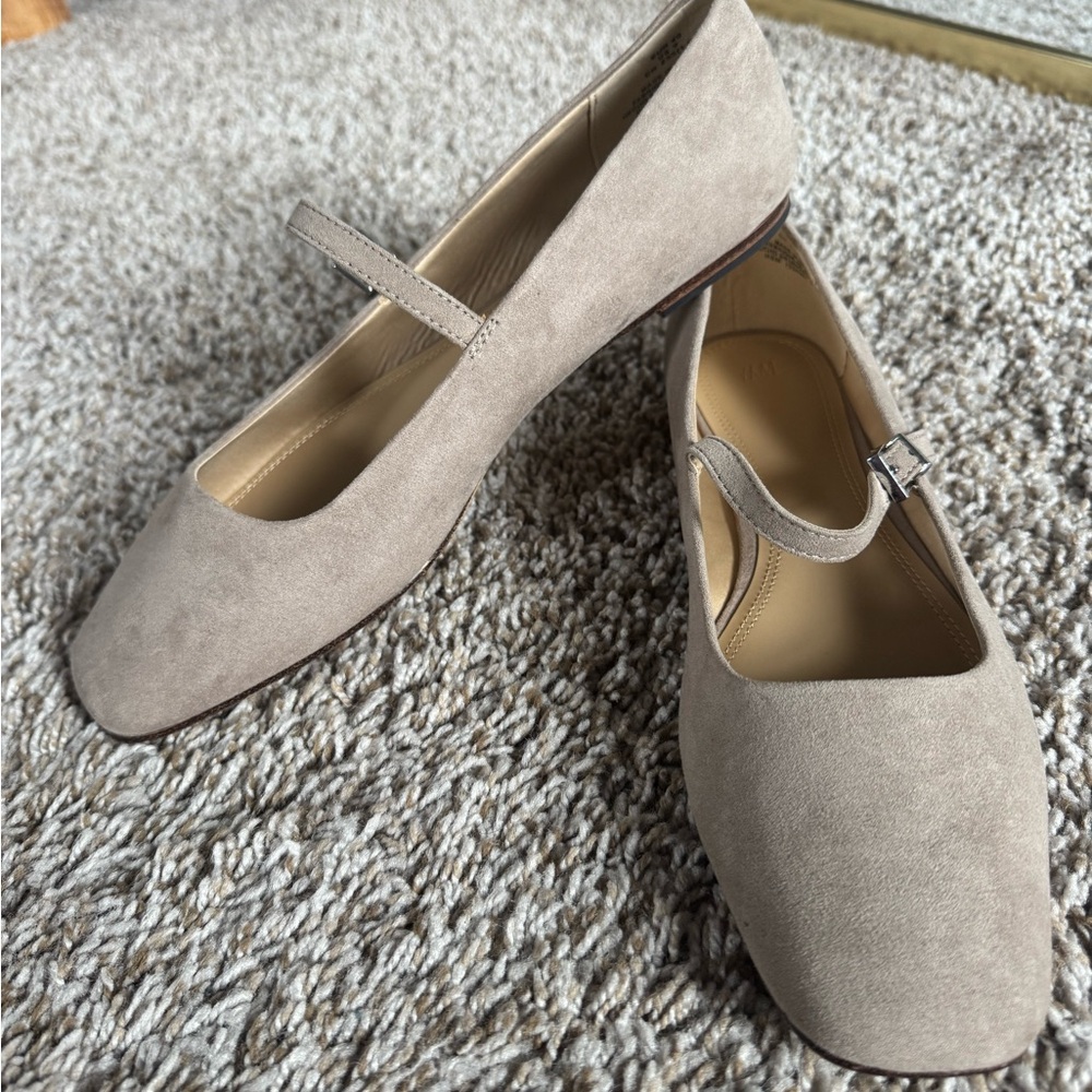 H&M beige ballet flats